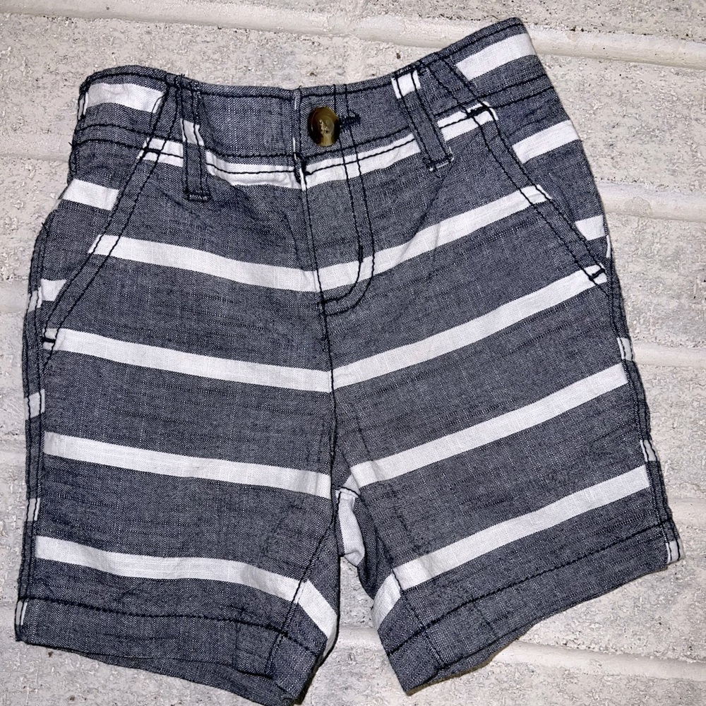 NWT Crazy 8, boys 6-12 months, blue and white striped shorts